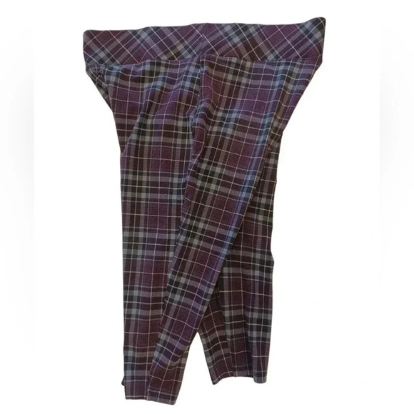 Torrid Purple Plaid Capri  Size 3 - Picture 3 of 7